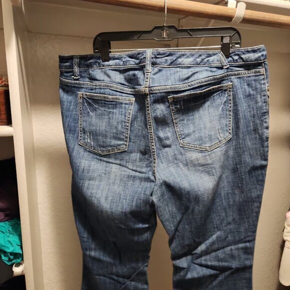 🌴 2 for $40 sale 🌴 Avenue jeans size 18 distressed style - Picture 5 of 9